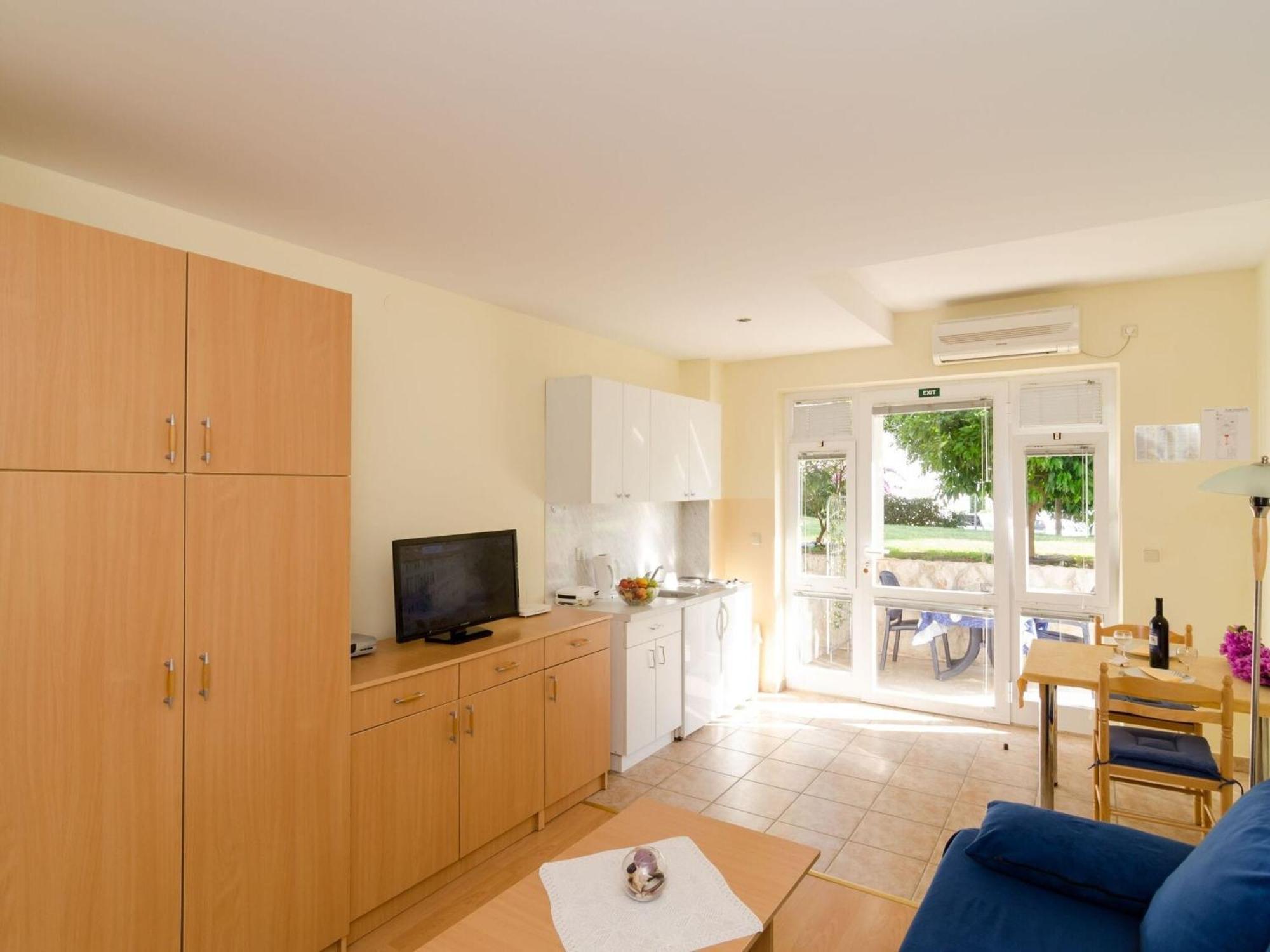 Radic - 2-3 Adults - Kneza Domagoja Street - Br 1